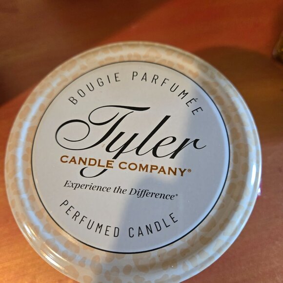 Tyler Candle A Christmas Tradition 11 oz - Picture 2 of 3